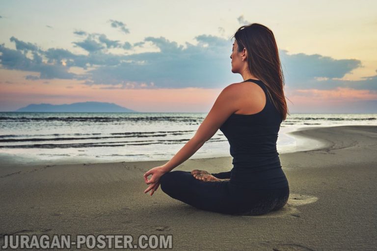 jual poster wanita berlatih yoga